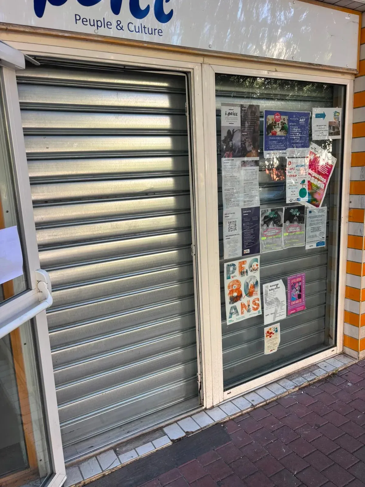 Installation et pose de rideau métallique à Marseille 2