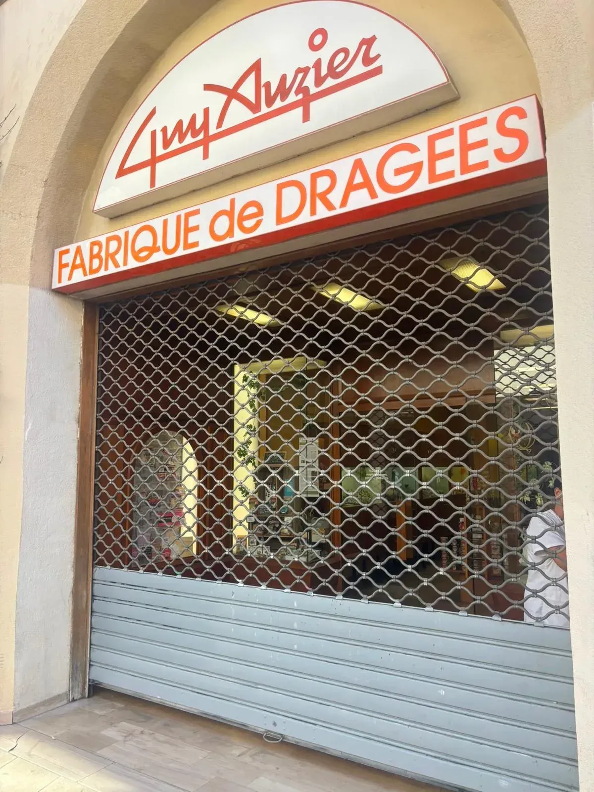 Installation et pose de rideau métallique à Marseille 2