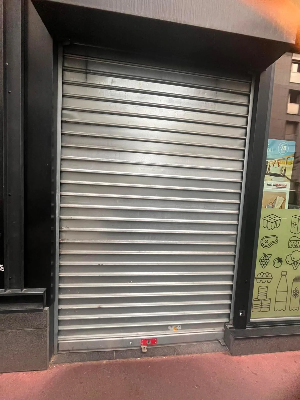 Installation et pose de rideau métallique à Marseille 2